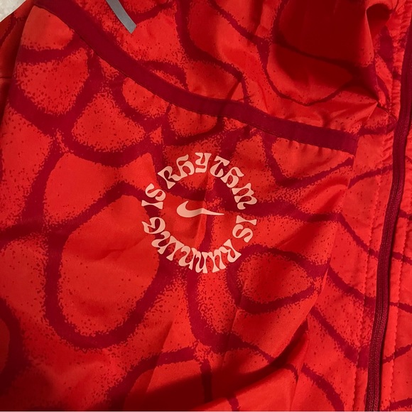 Nike Running Full Zip Red Wild Run Windbreaker Hooded Jacket - Picture 4 of 7